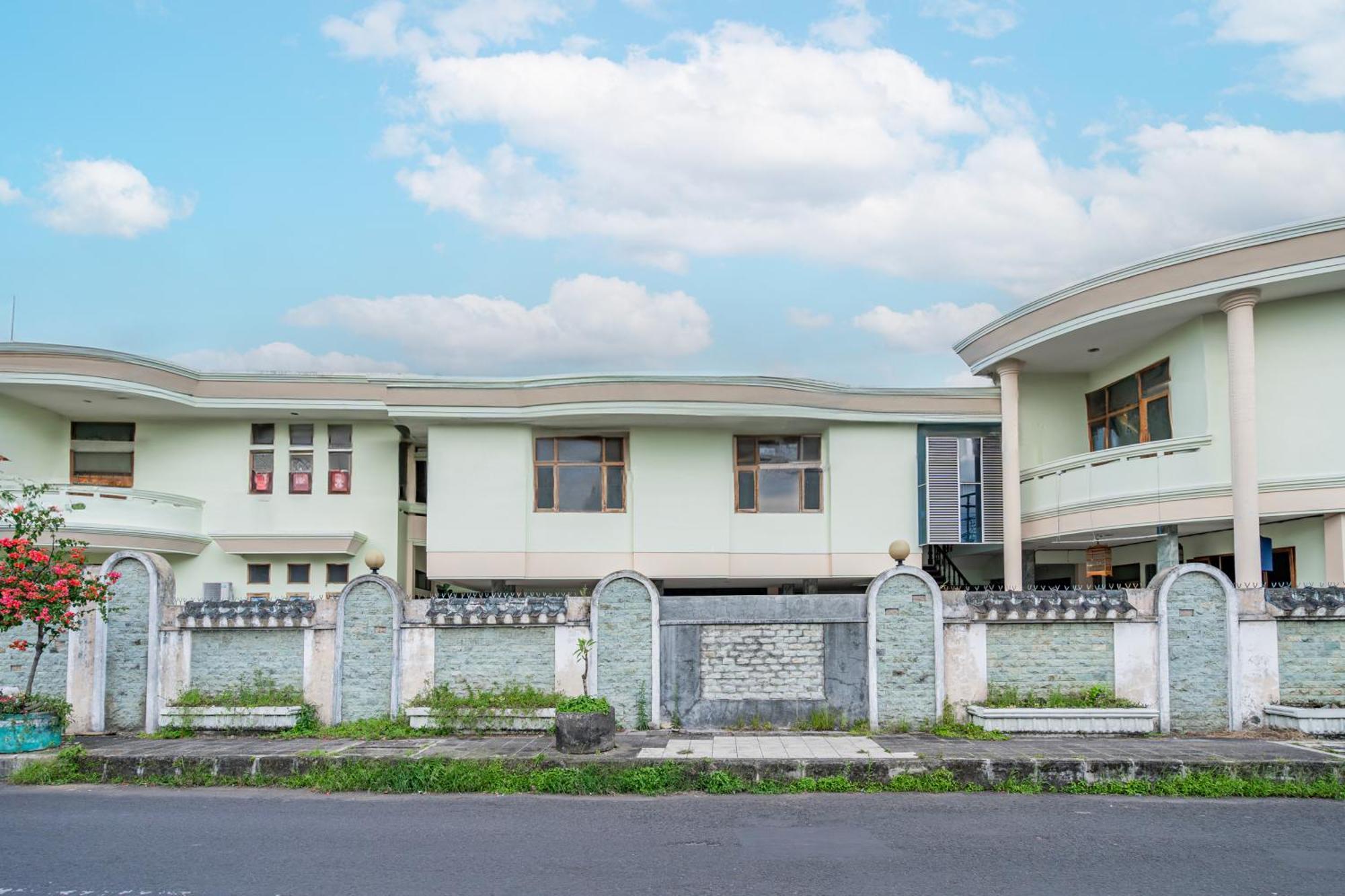Collection O Tasikmalaya Near Stadium Wiradadaha Formerly Hotel Abadi Luaran gambar